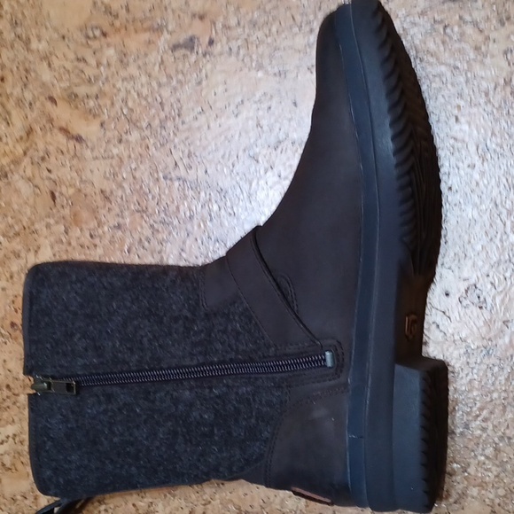 UGG Australia Women's Chocolate Brown Leather & Wool Robbie Boots 7.5 - Picture 2 of 10